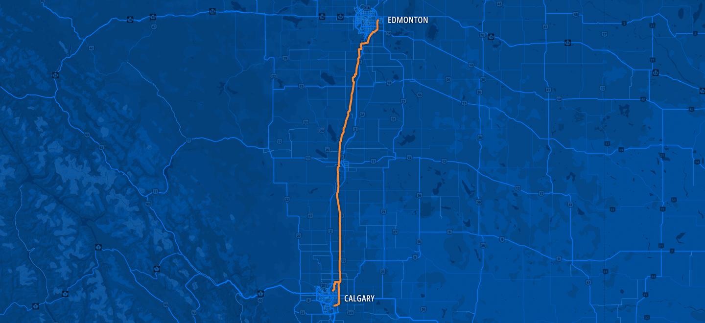 Une carte montrant le tracé du pipeline de la région d'Edmonton vers le sud jusqu'à Calgary, avec un segment allant à l'aéroport international de Calgary.